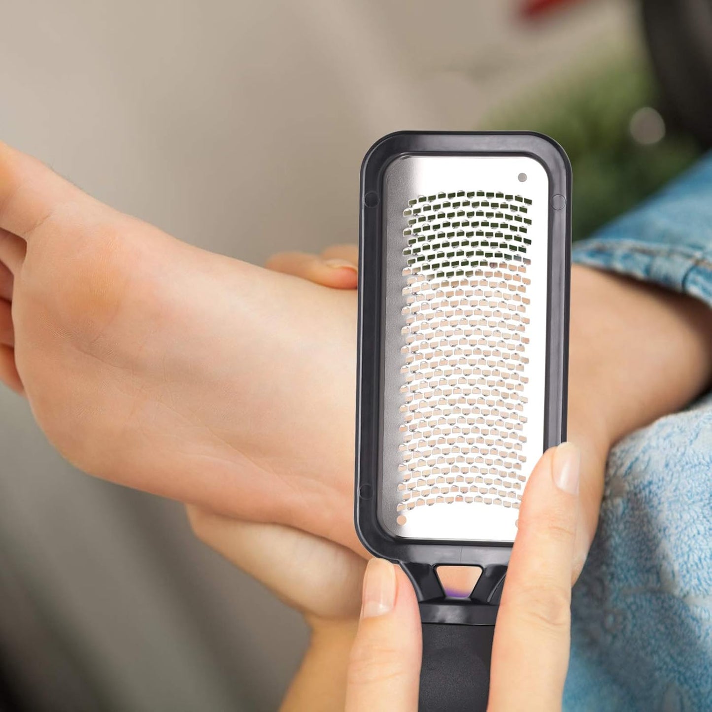 Foot Scrubber Foot Files Callus Remover Black Heel Grater Dead Skin Remover Stainless Steel Heel Scraper for Cracked Heels